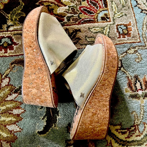 Sam Edelman platinum gold suede platform slide sandals, sz 7.5 - Picture 2 of 4